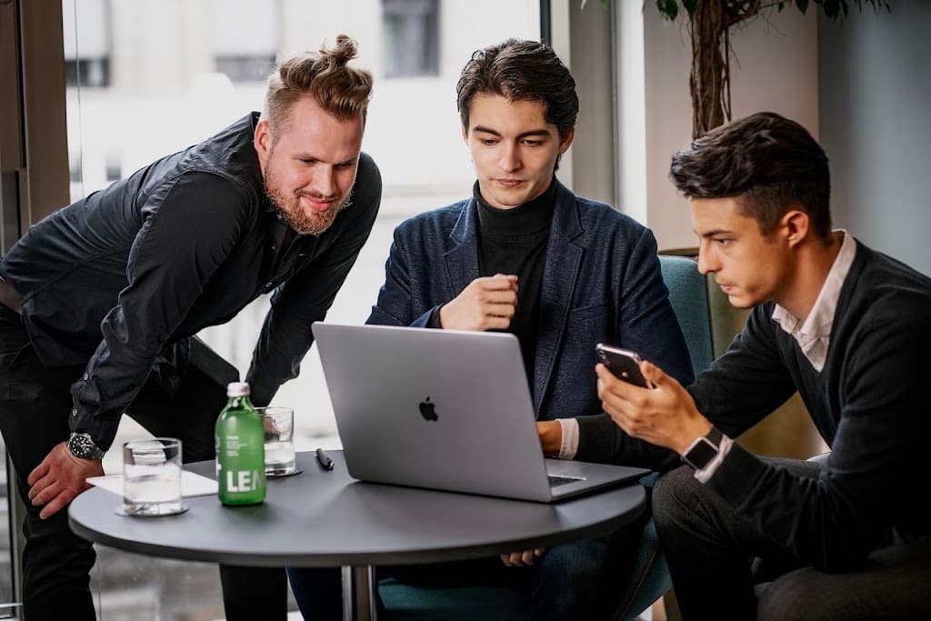 VIERLESS GmbH - Online Marketing & Webdesign Agentur