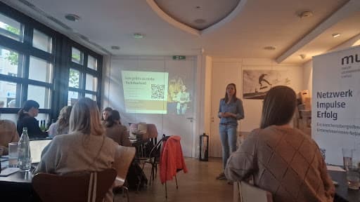 Julia Hertha Onlinemarketing — Kundenfoto